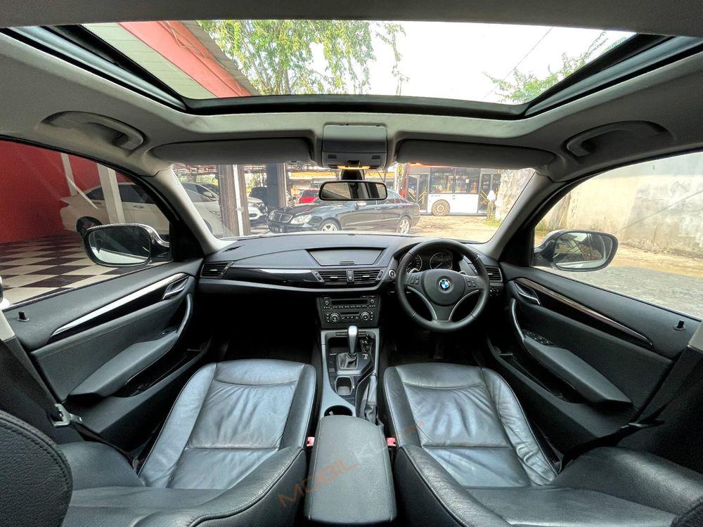 Mobil BMW X1 2012