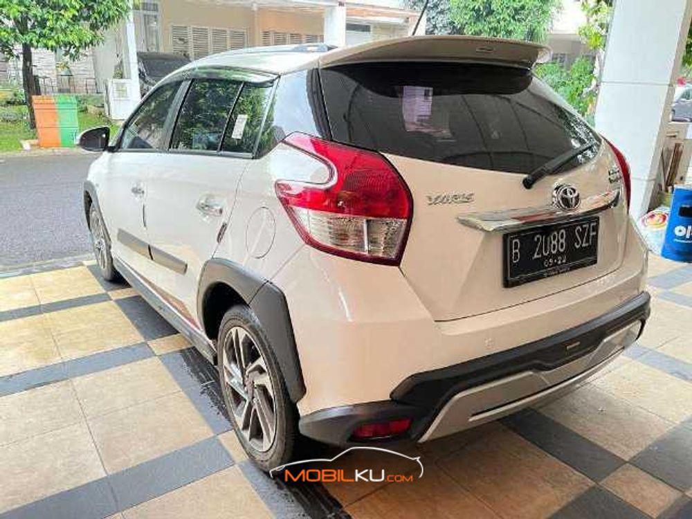 Mobil Toyota Yaris 2017
