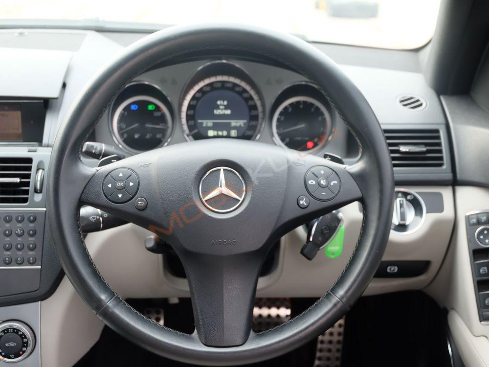 Mobil Mercedes-Benz C-Class 2011