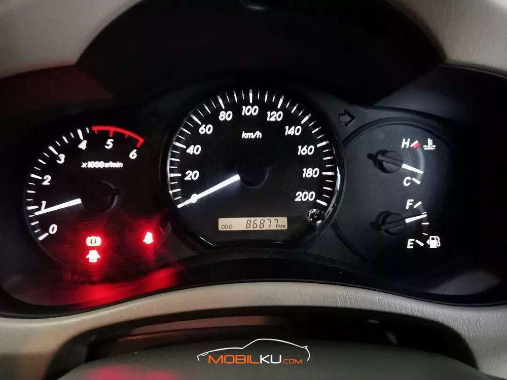 Mobil Toyota Kijang Innova 2013