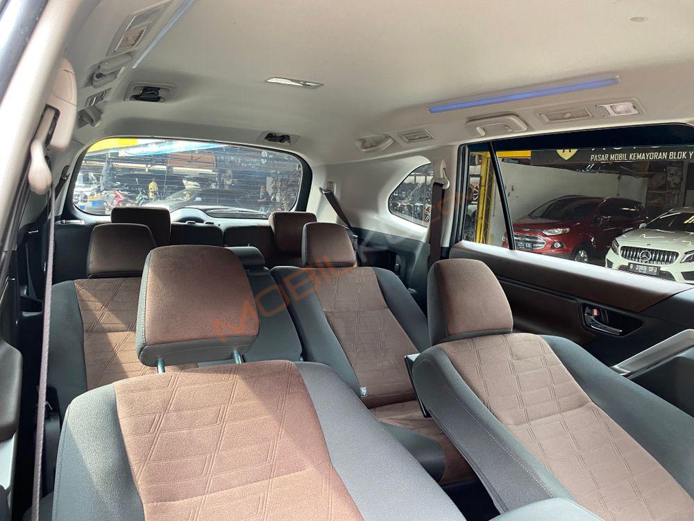Mobil Toyota Kijang Innova Zenix 2023