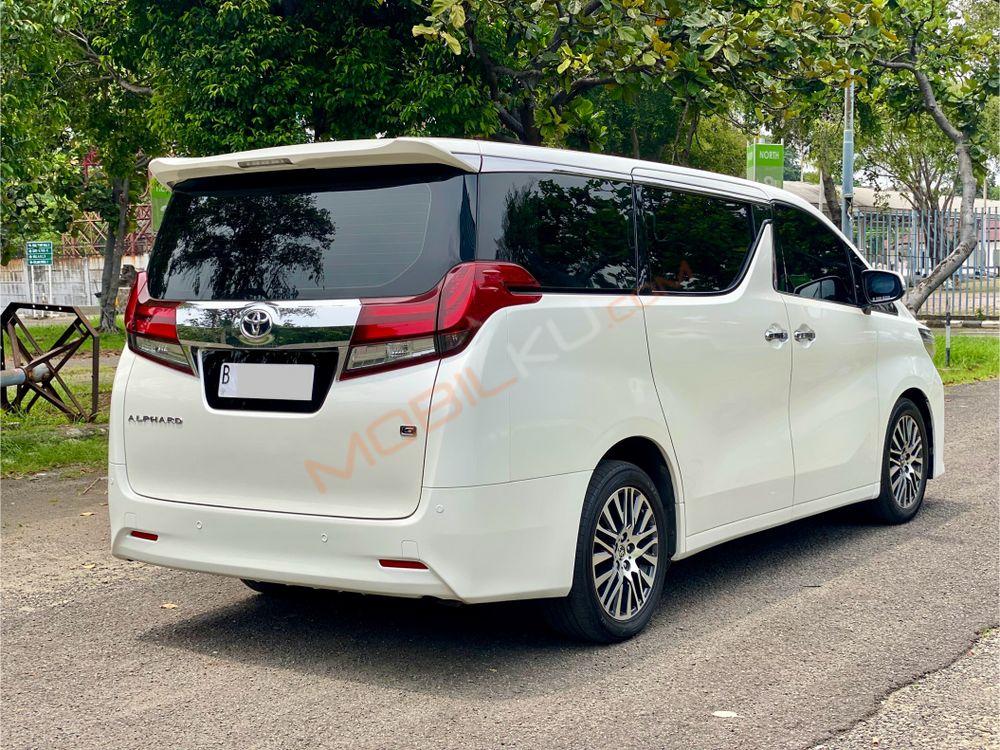 Mobil Toyota Alphard 2016