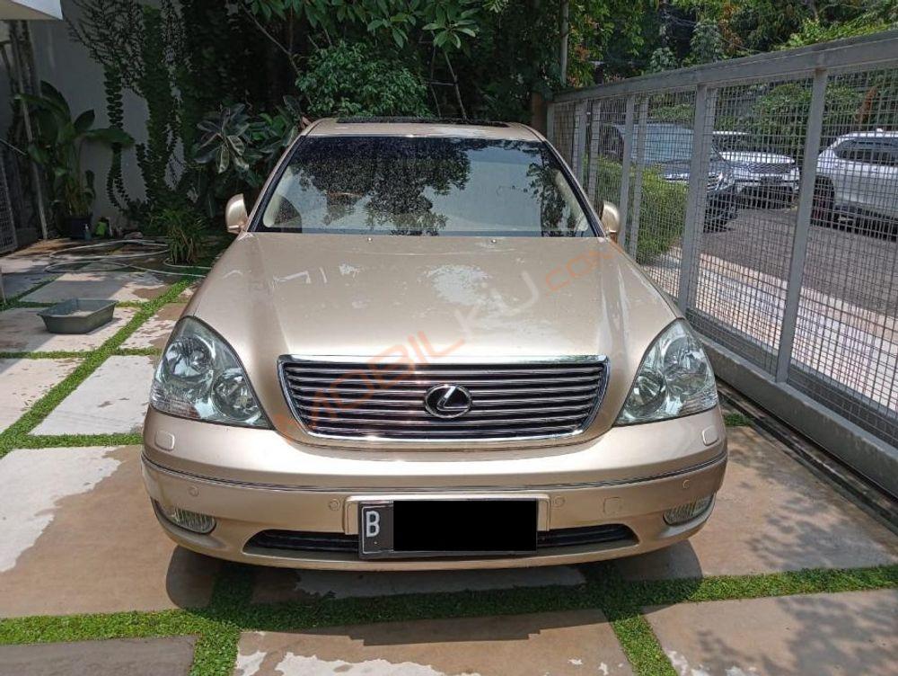 Mobil Lexus LS 2001