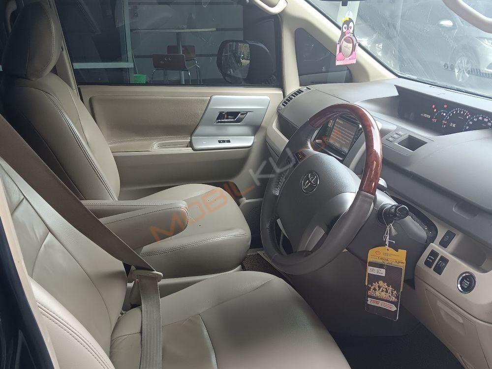 Mobil Toyota Nav1 2013