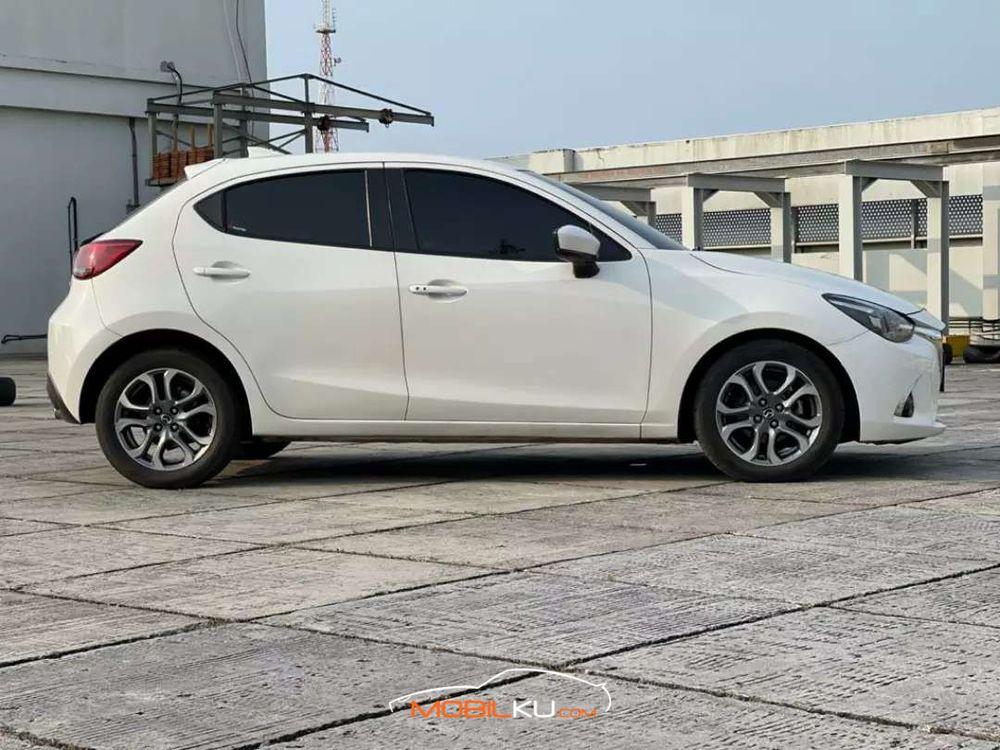 Mobil Mazda 2 Hatchback 2017