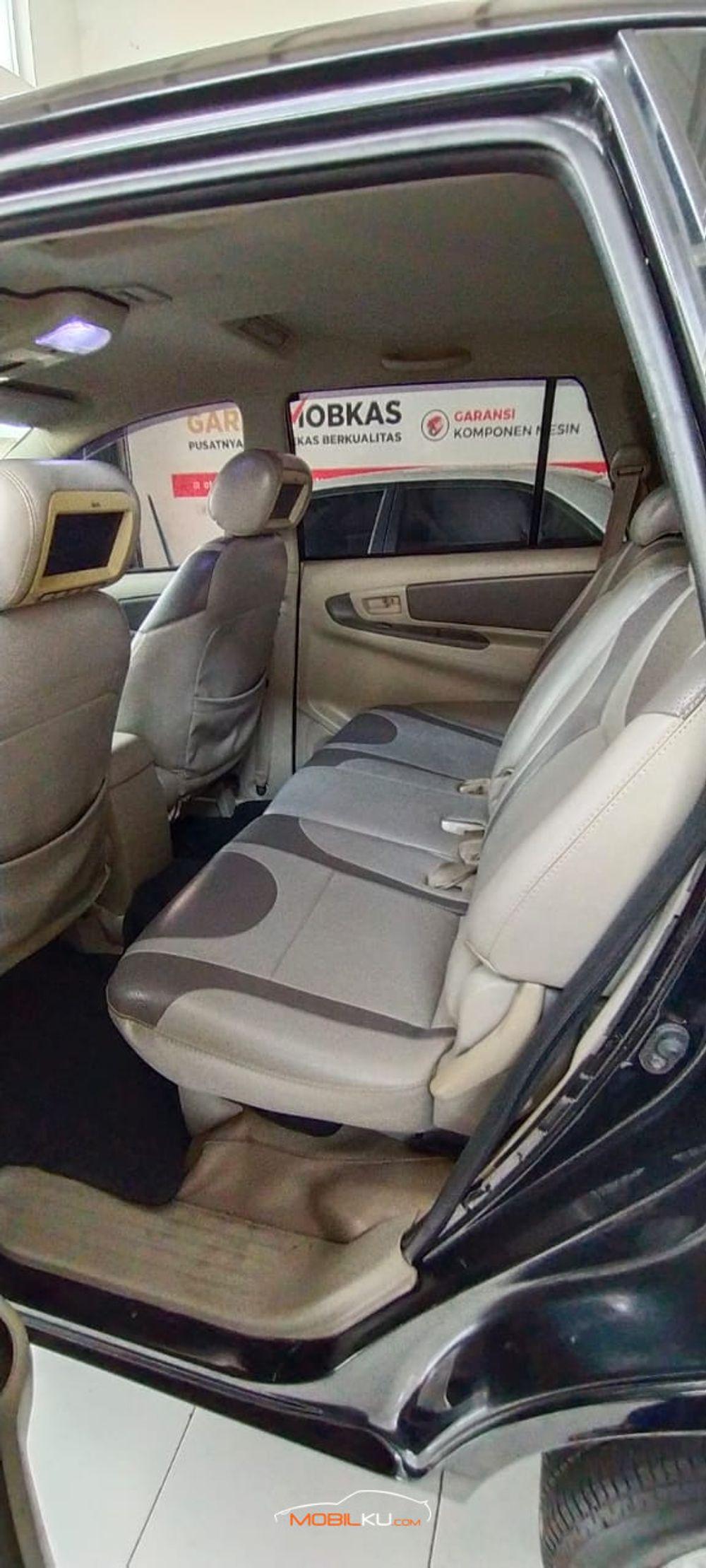 Mobil Toyota Kijang Innova 2015