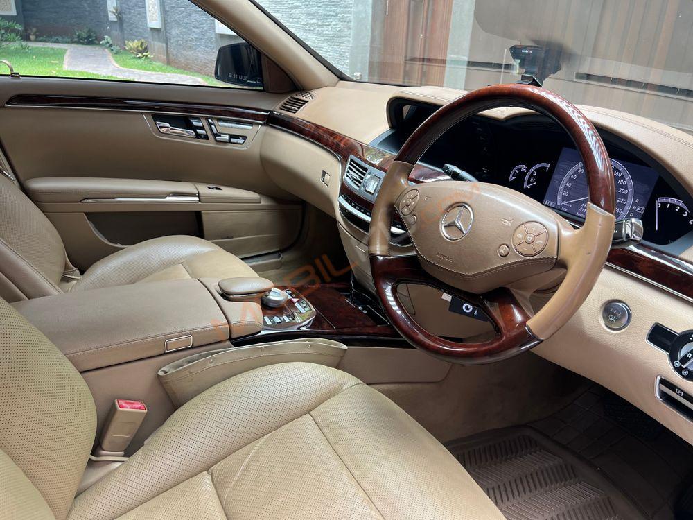 Mobil Mercedes-Benz S-Class 2012