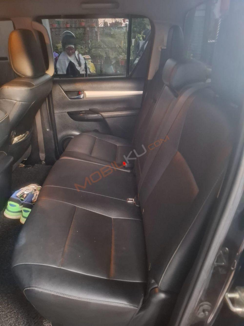 Mobil Toyota Hilux 2020