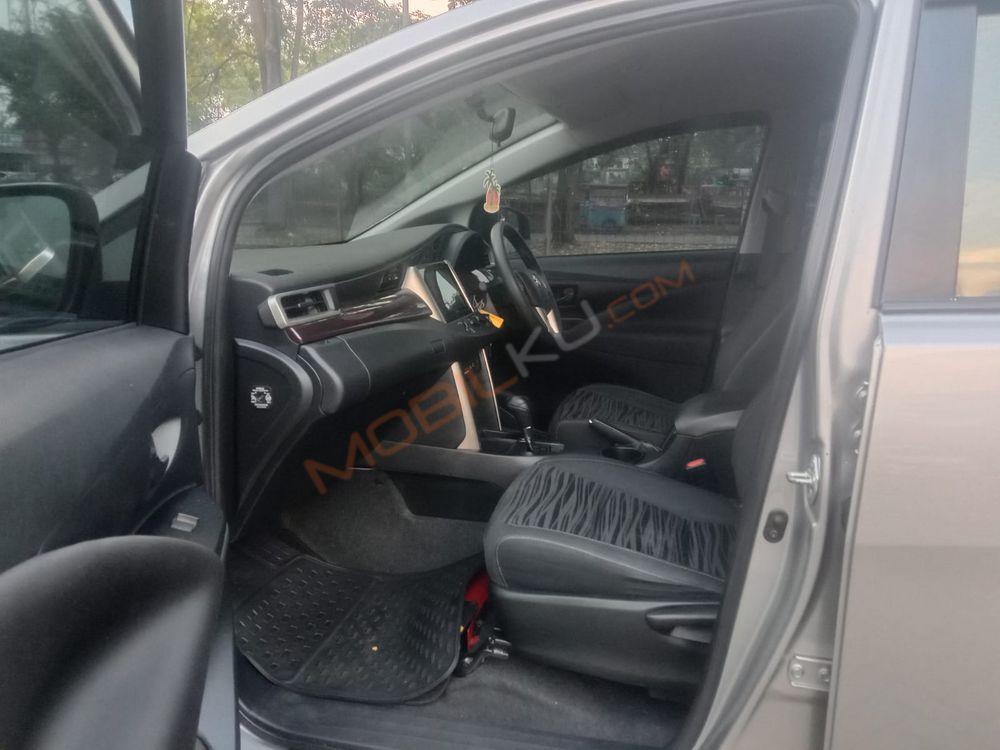 Mobil Toyota Kijang Innova 2021