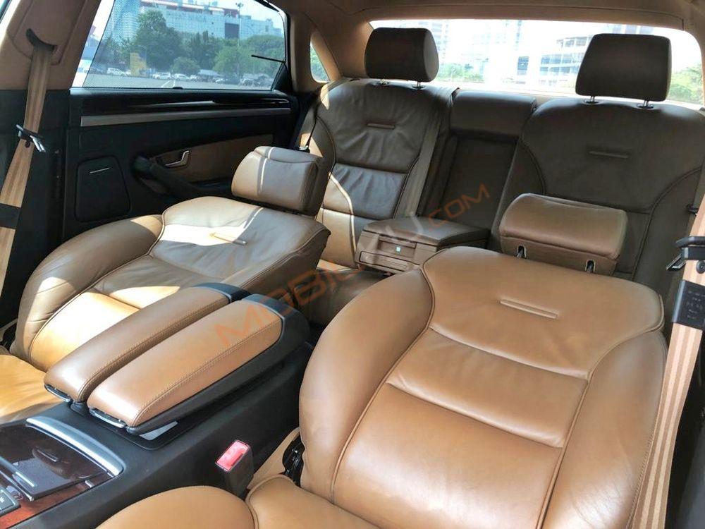 Mobil Audi A8 2009