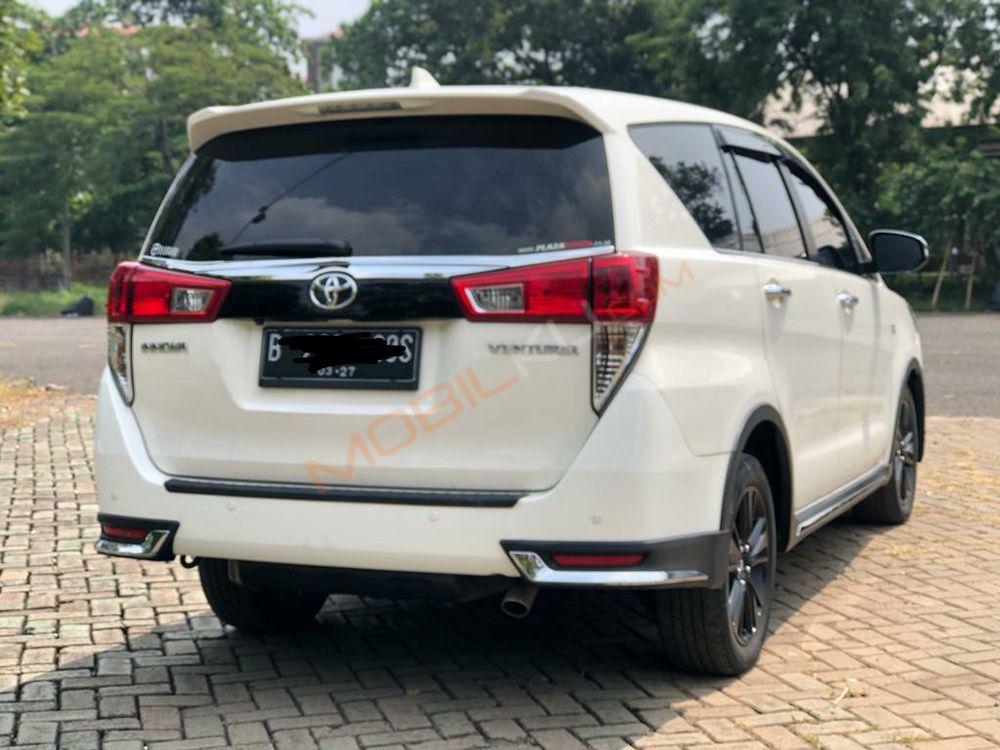 Mobil Toyota Kijang Innova 2017