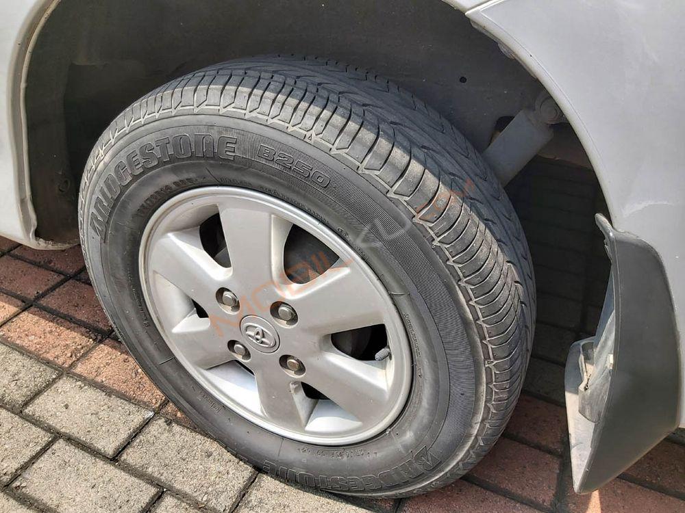 Mobil Toyota Avanza 2011