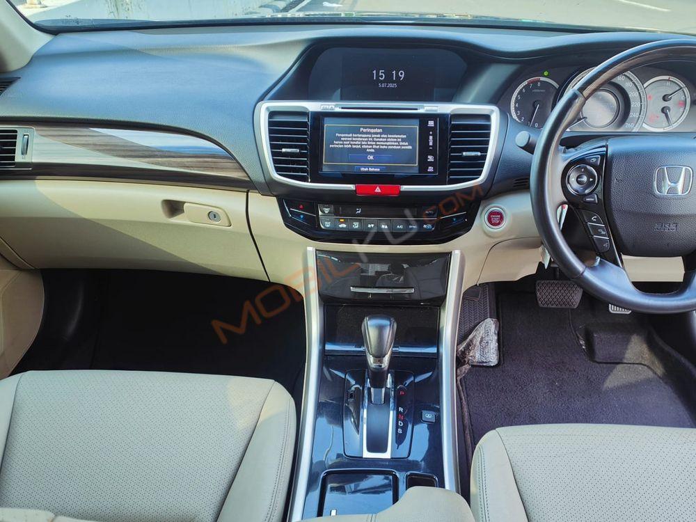 Mobil Honda Accord 2017