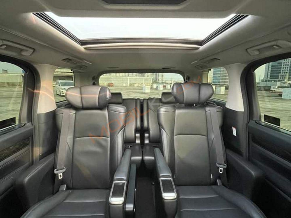 Mobil Toyota Alphard 2016