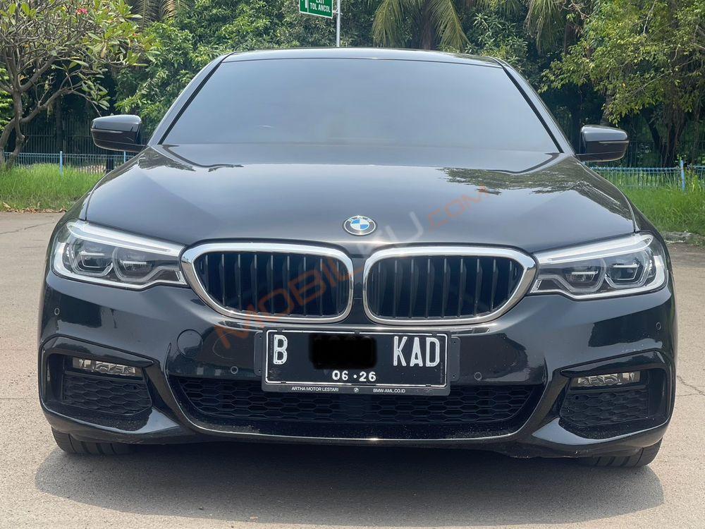 Mobil BMW 5 Series 2022