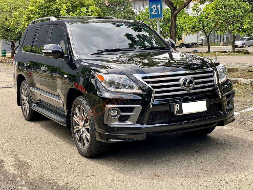Mobil Lexus LX 2010