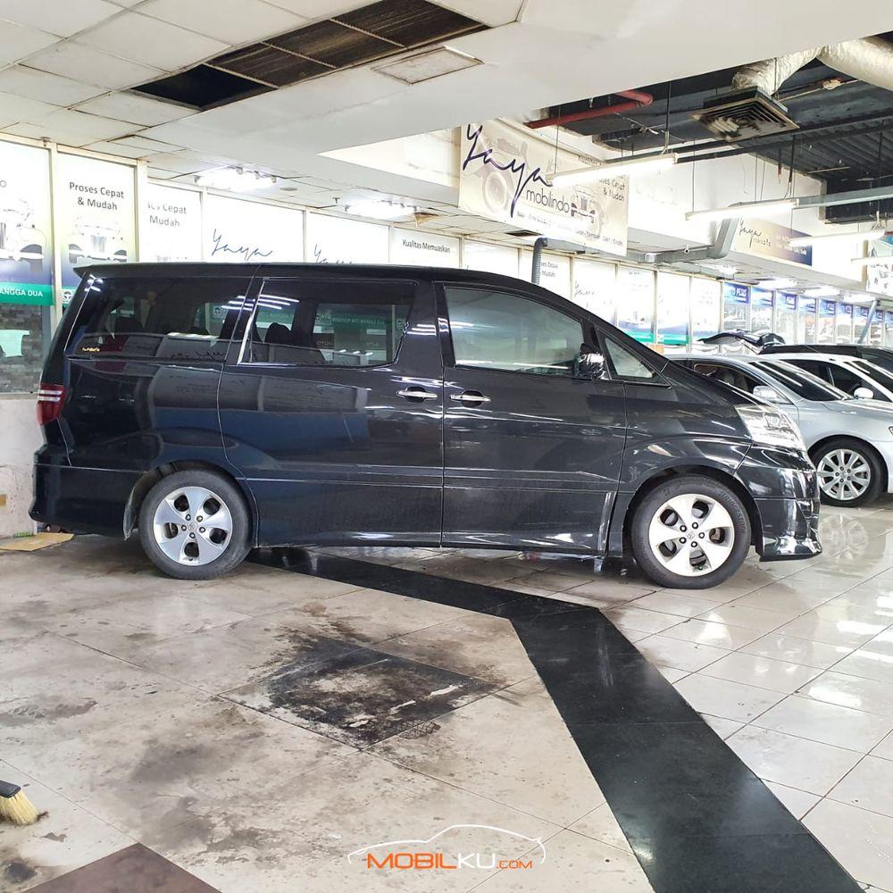 Mobil Toyota Alphard 2012