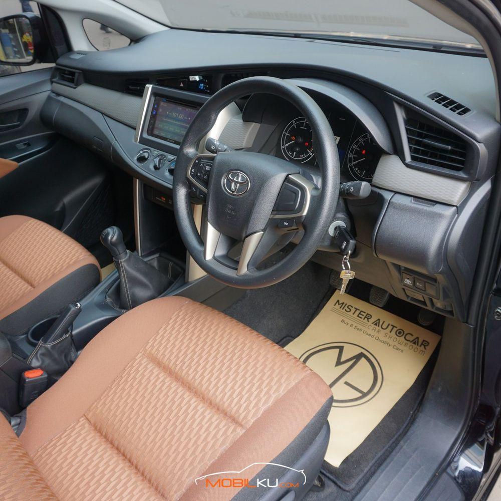 Mobil Toyota Kijang Innova 2019