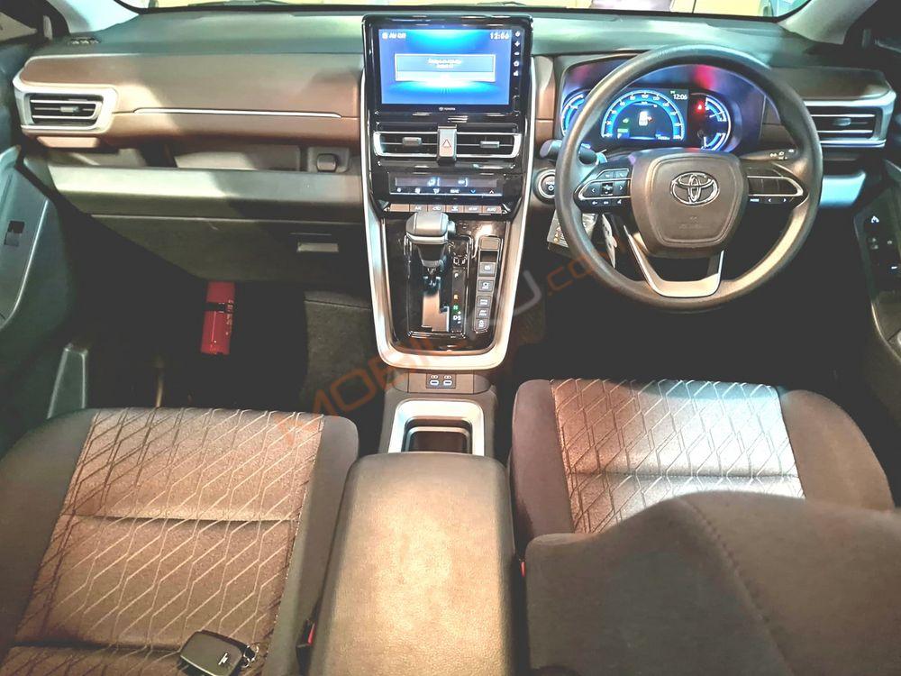 Mobil Toyota Kijang Innova Zenix 2023