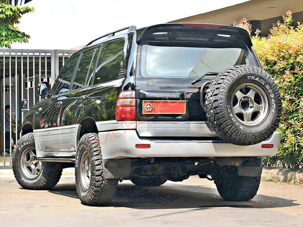 Mobil Toyota Land Cruiser 2003