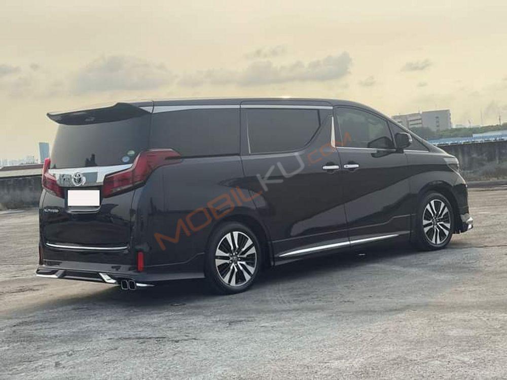 Mobil Toyota Alphard 2016