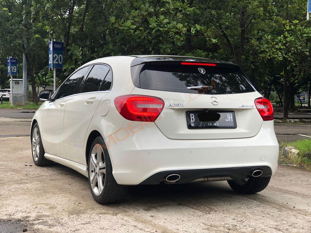 Mobil Mercedes-Benz A-Class 2013