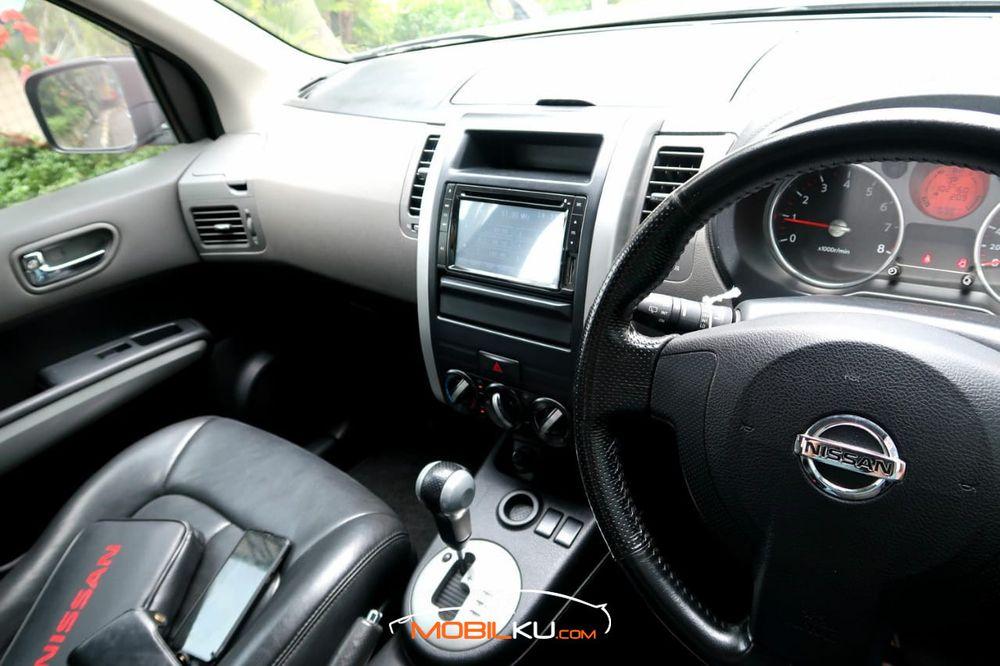 Mobil Nissan X-Trail 2011