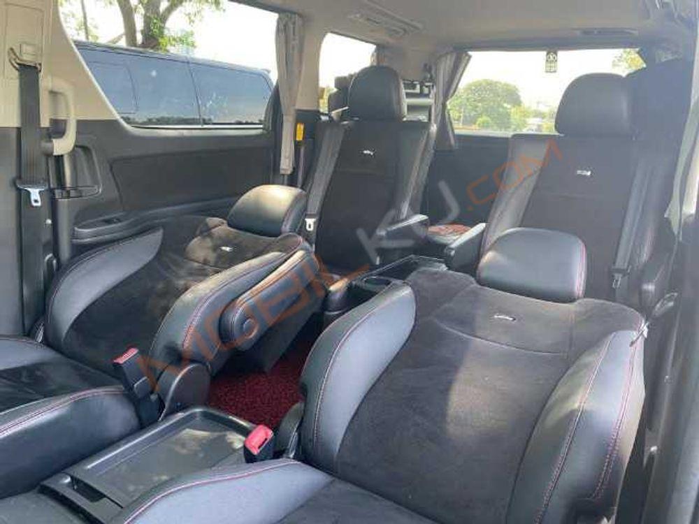 Mobil Toyota Alphard 2013