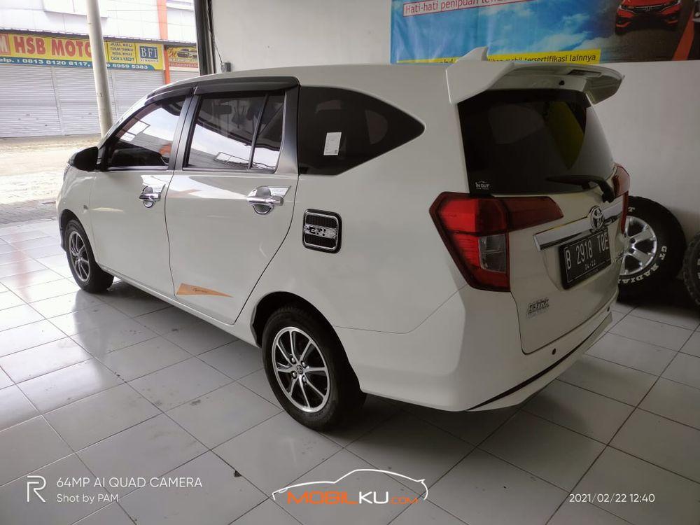 Mobil Toyota Calya 2017
