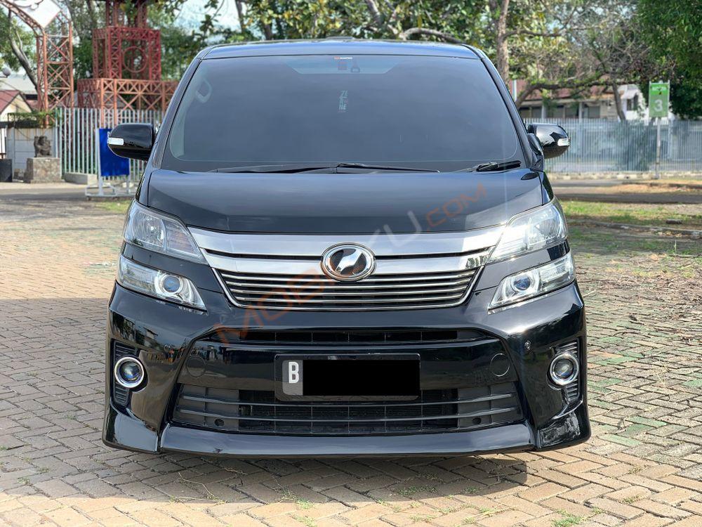 Mobil Toyota Vellfire 2013