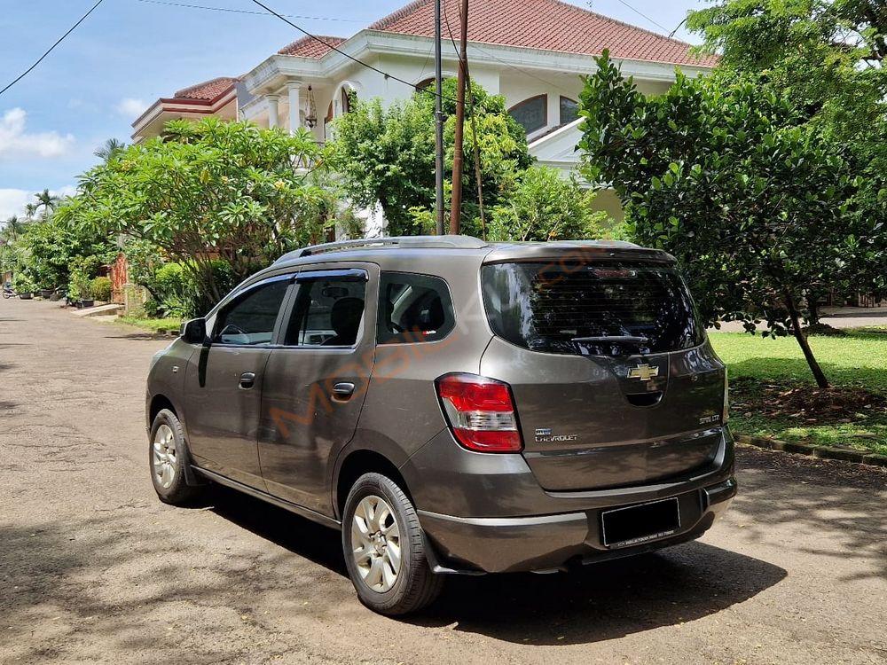 Mobil Chevrolet Spin 2013