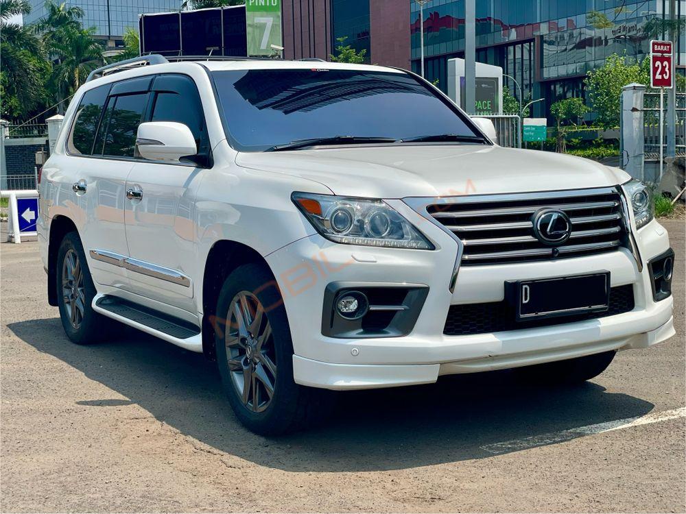 Mobil Lexus LX 2014
