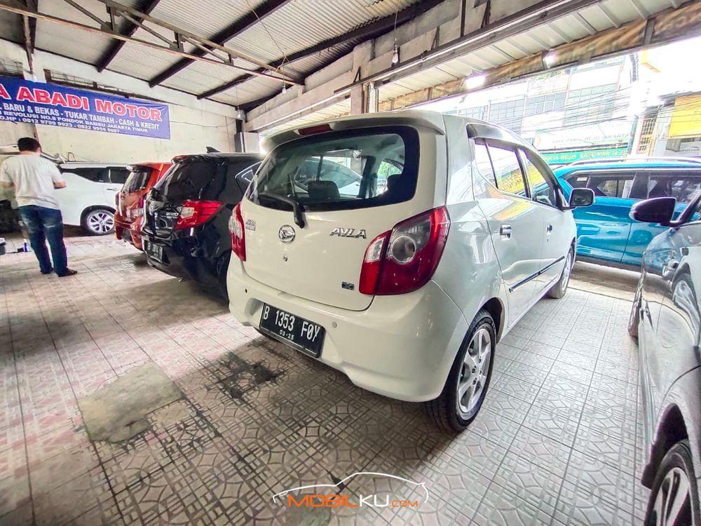 Mobil Daihatsu Ayla 2015