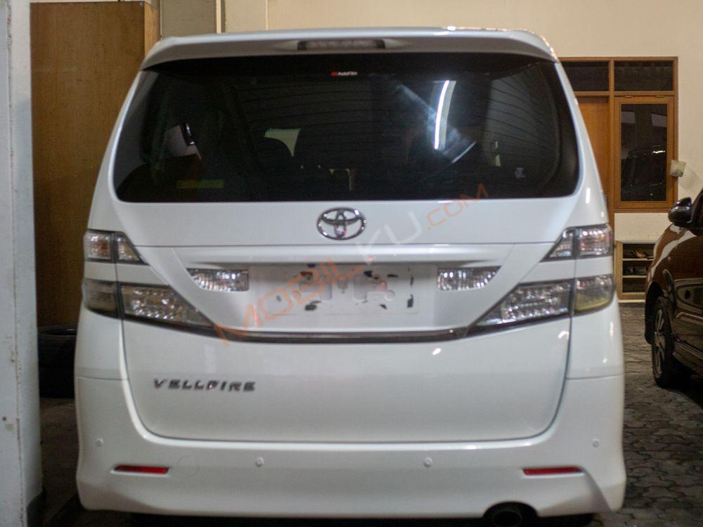 Mobil Toyota Vellfire 2011