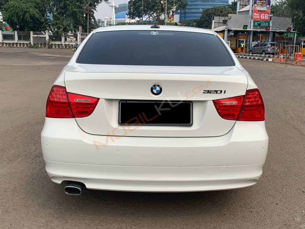 Mobil BMW 3 Series 2011