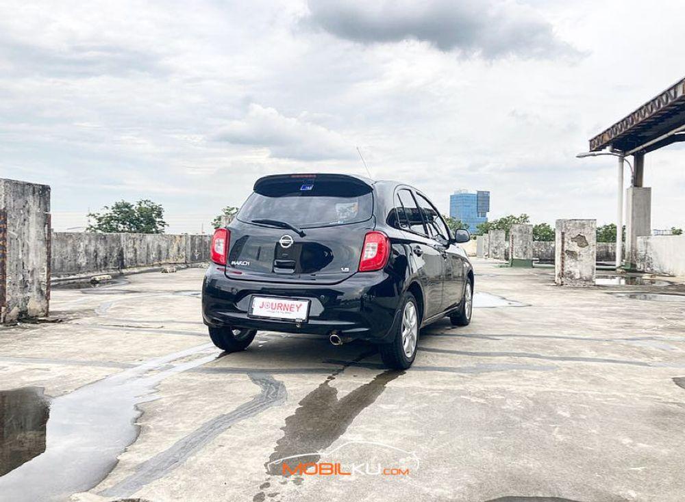 Mobil Nissan March 2017