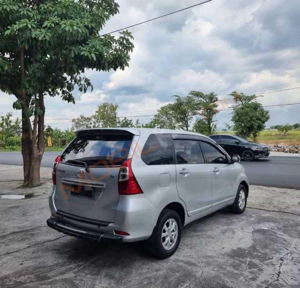 Mobil Toyota Avanza 2012