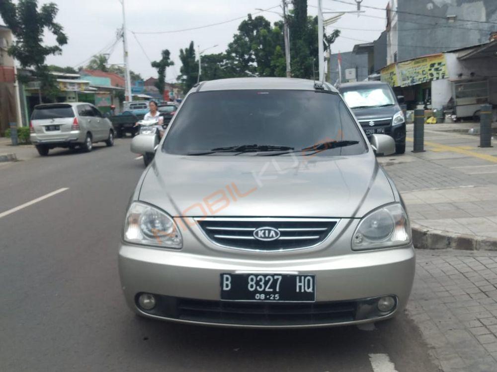 Mobil Kia Carens 2005