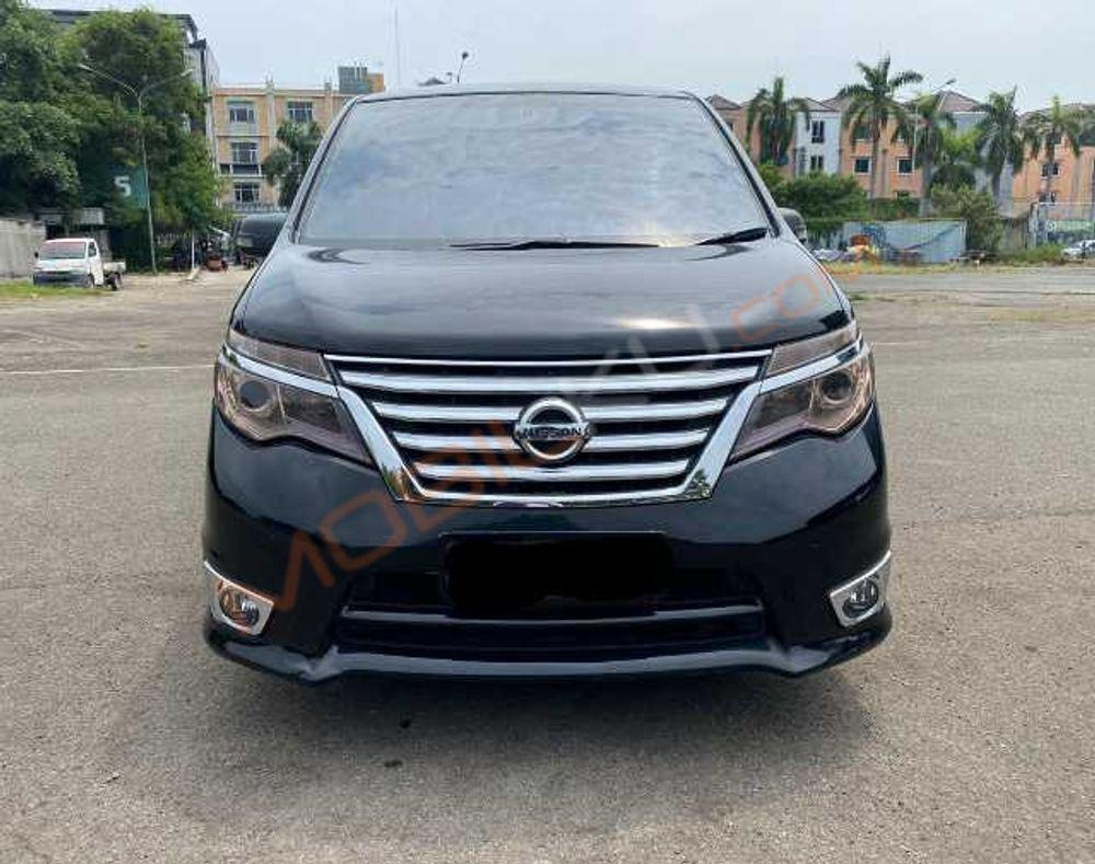 Mobil Nissan Serena 2017