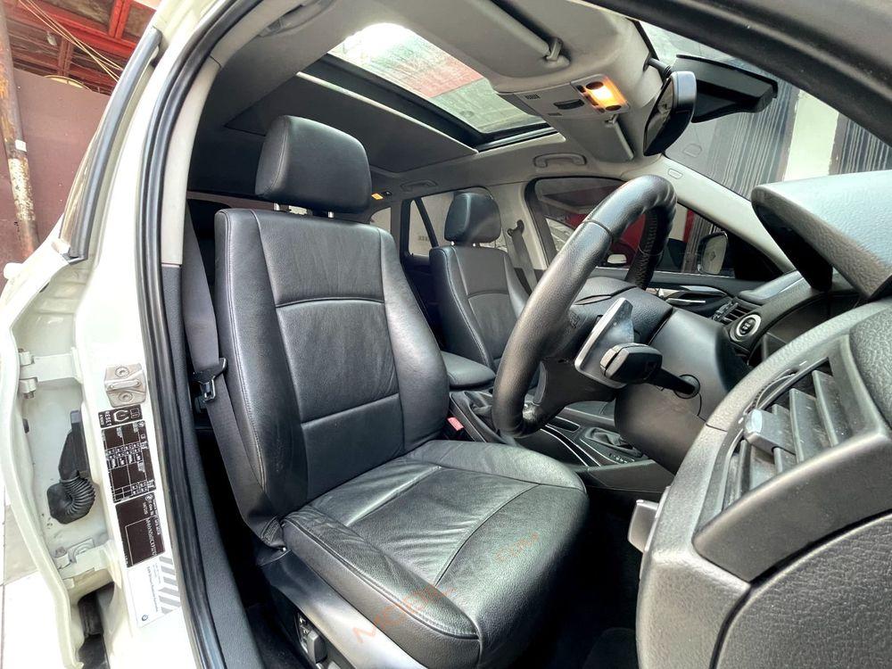 Mobil BMW X1 2012