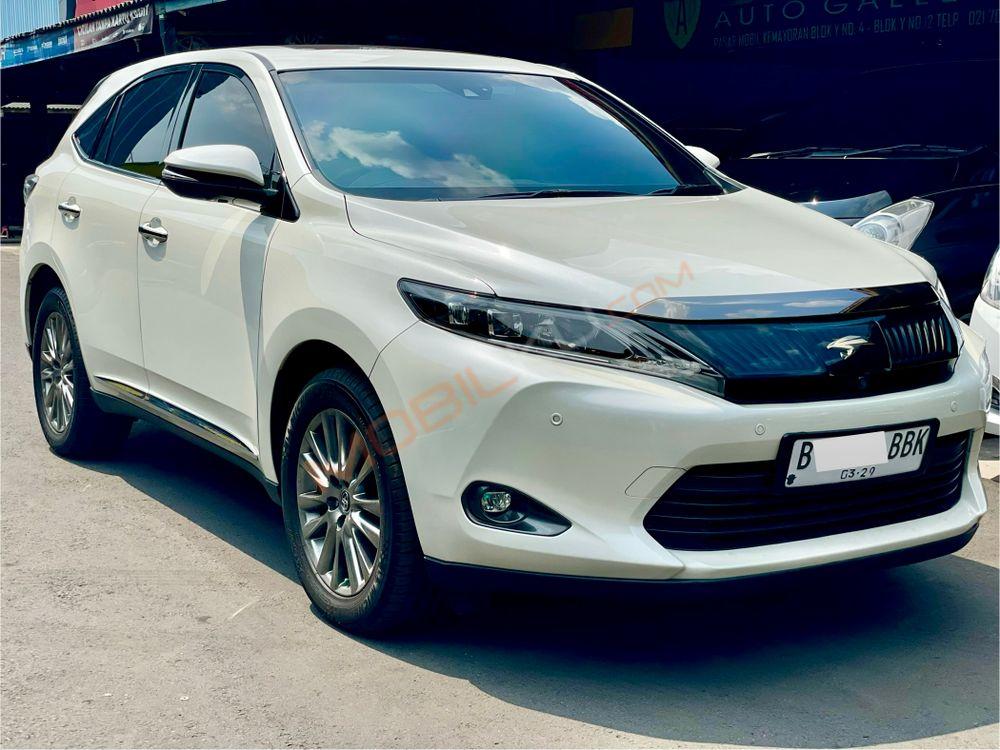 Mobil Toyota Harrier 2014