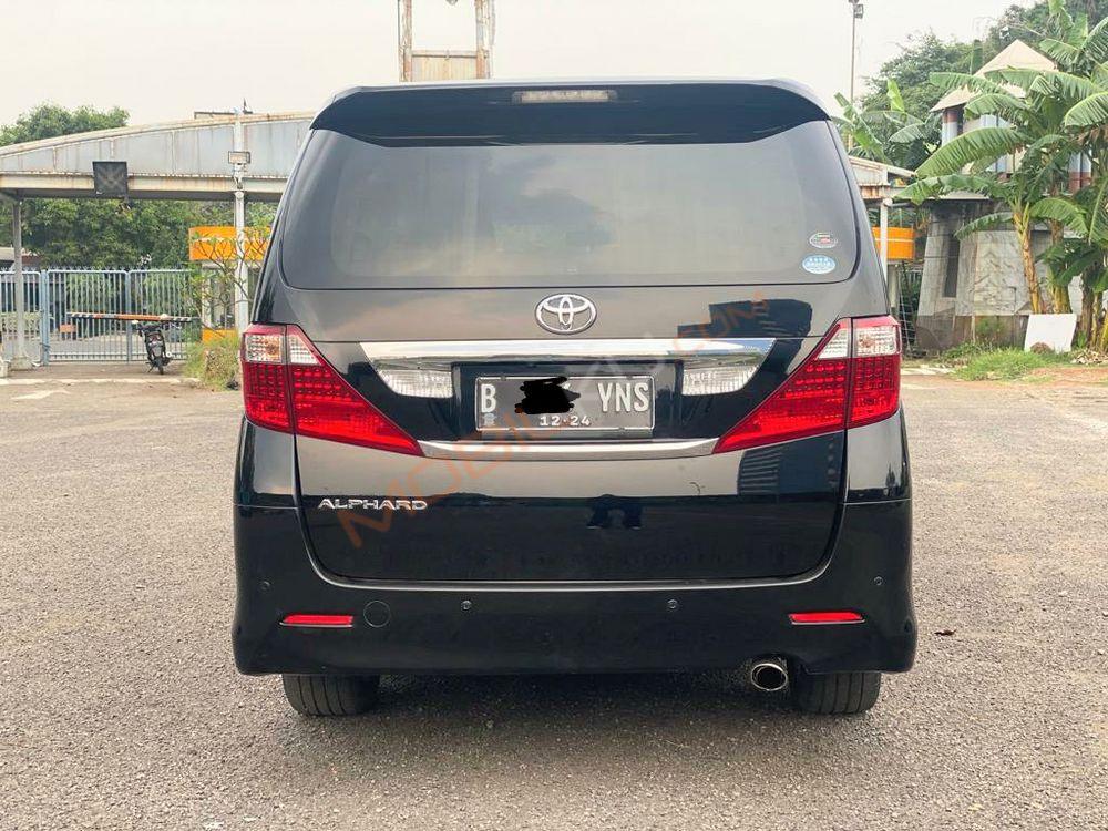 Mobil Toyota Alphard 2009