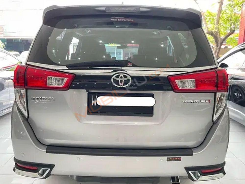 Mobil Toyota Kijang Innova 2018