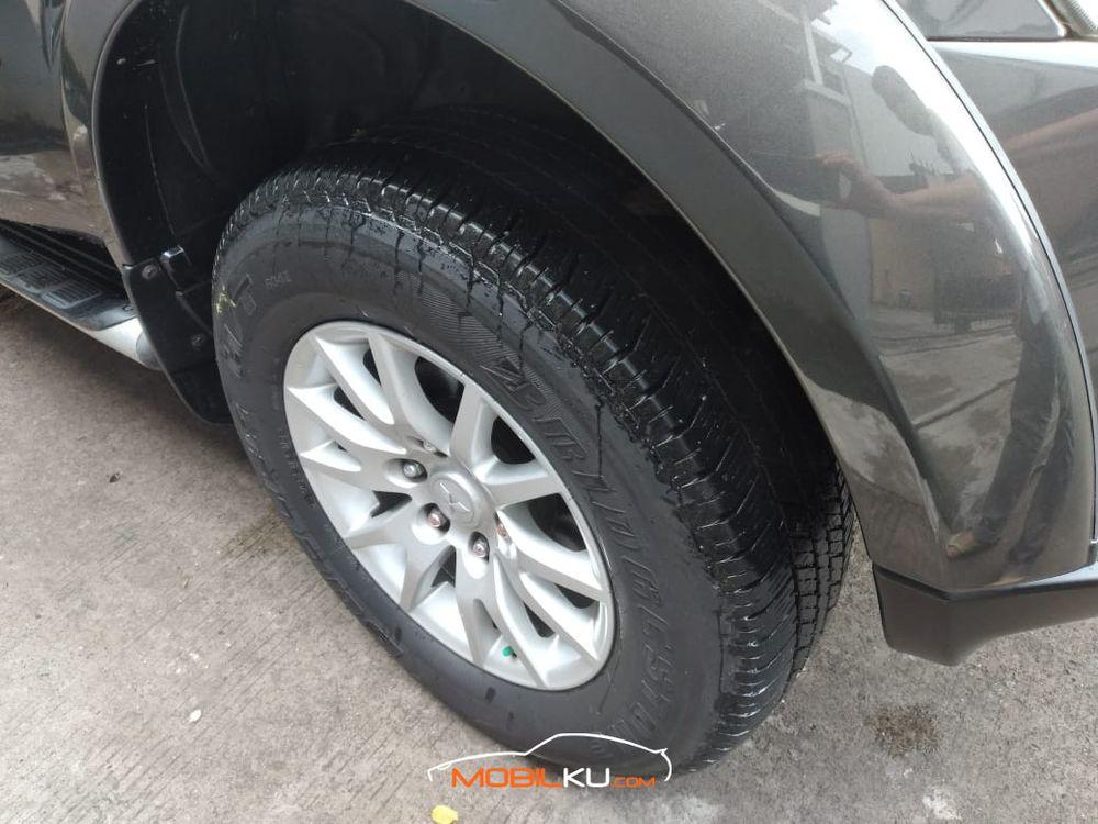 Mobil Mitsubishi Pajero Sport 2011