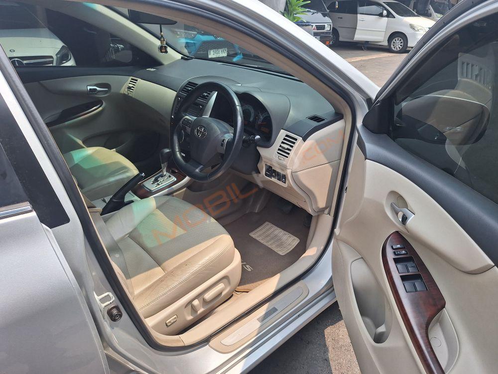 Mobil Toyota Corolla 2010