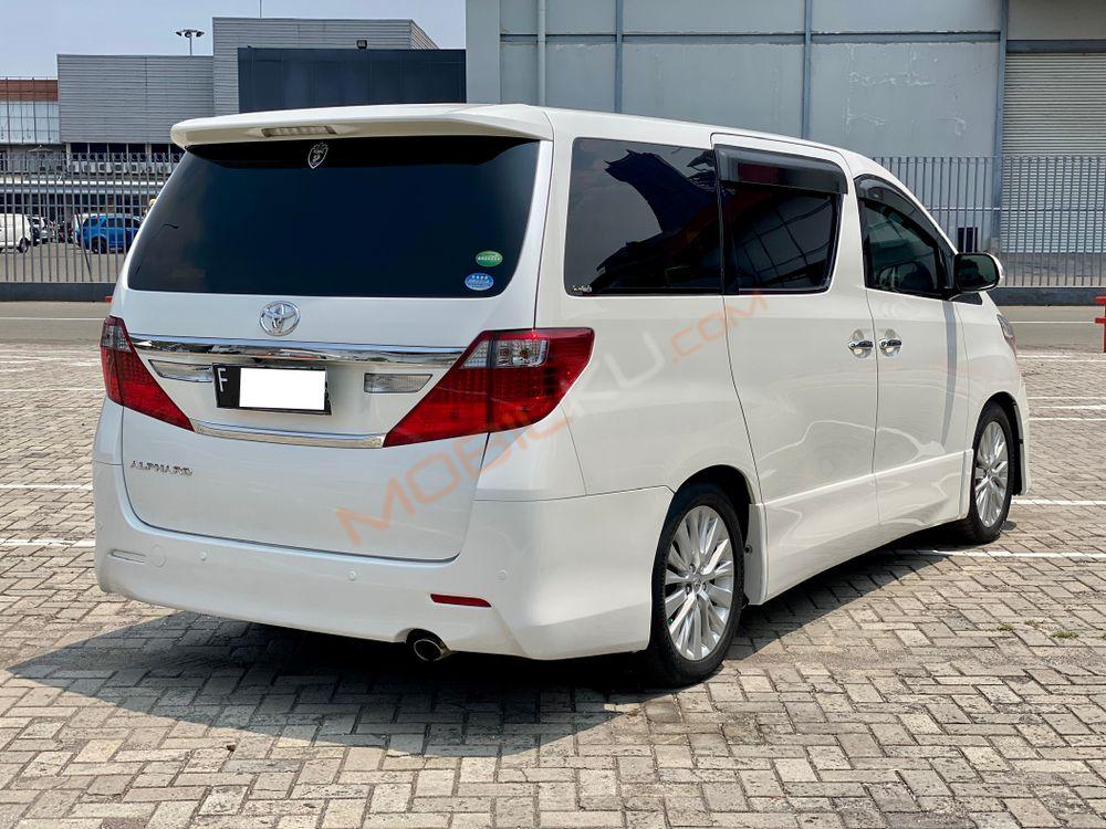 Mobil Toyota Alphard 2014