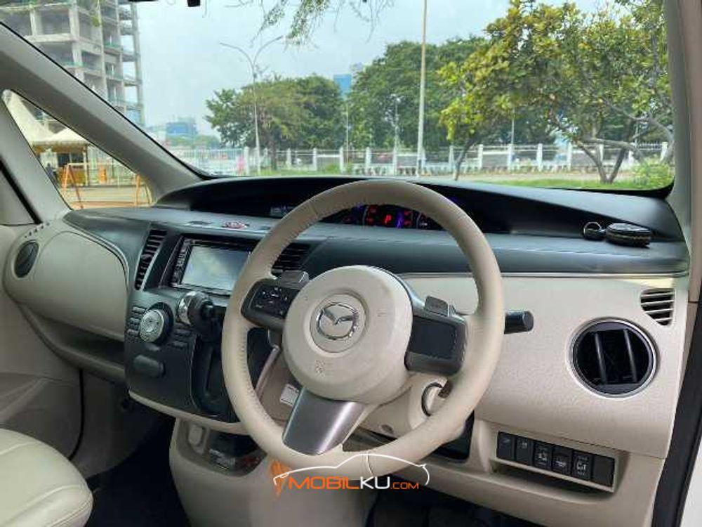 Mobil Mazda Biante 2016