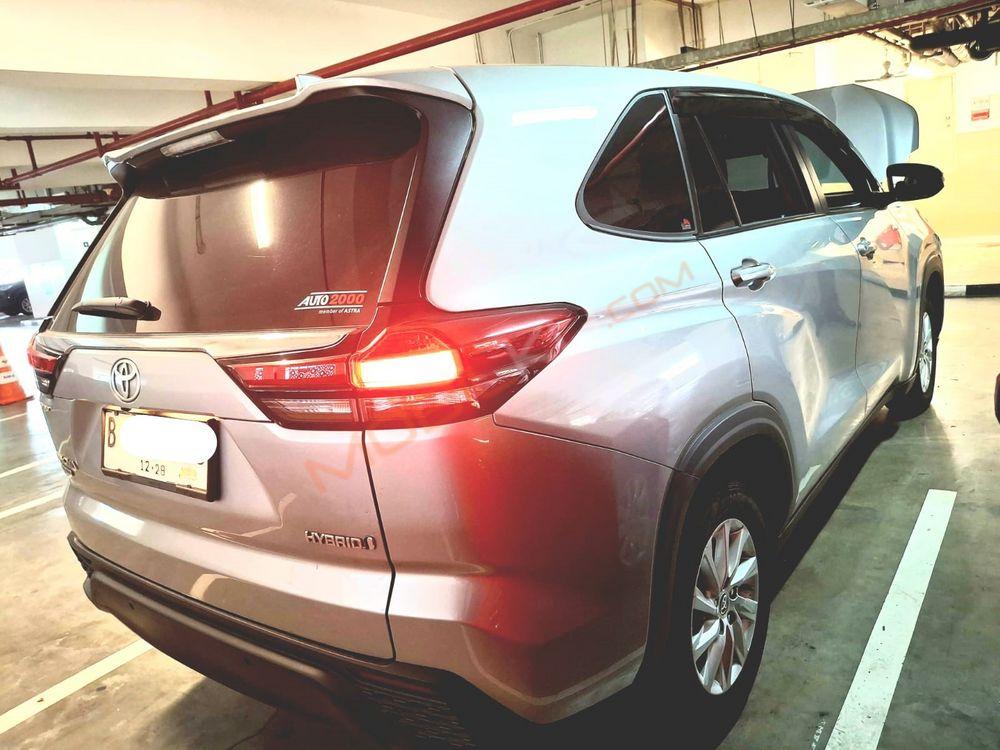 Mobil Toyota Kijang Innova Zenix 2023