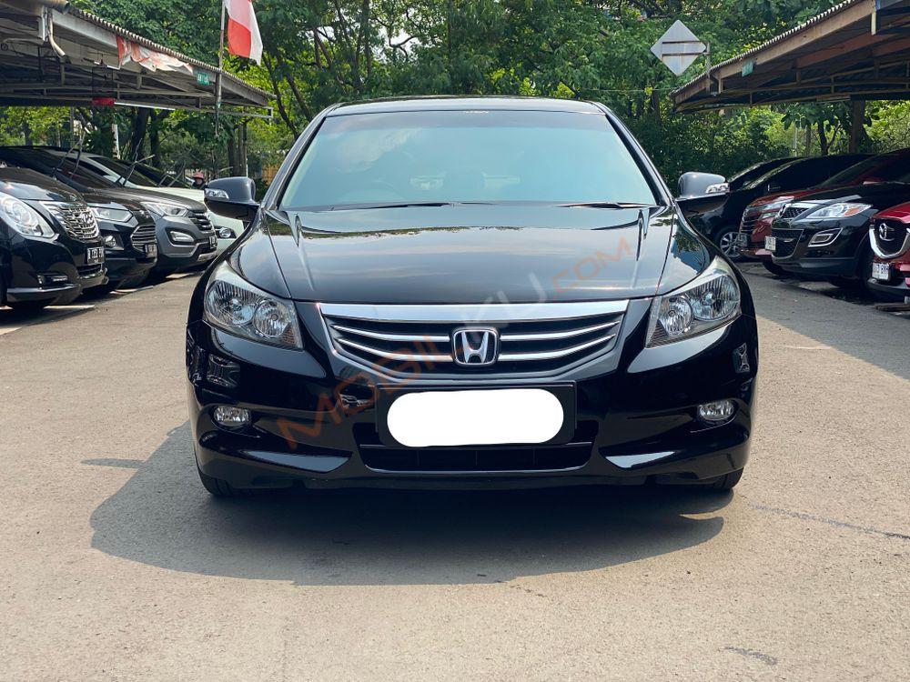 Mobil Honda Accord 2011