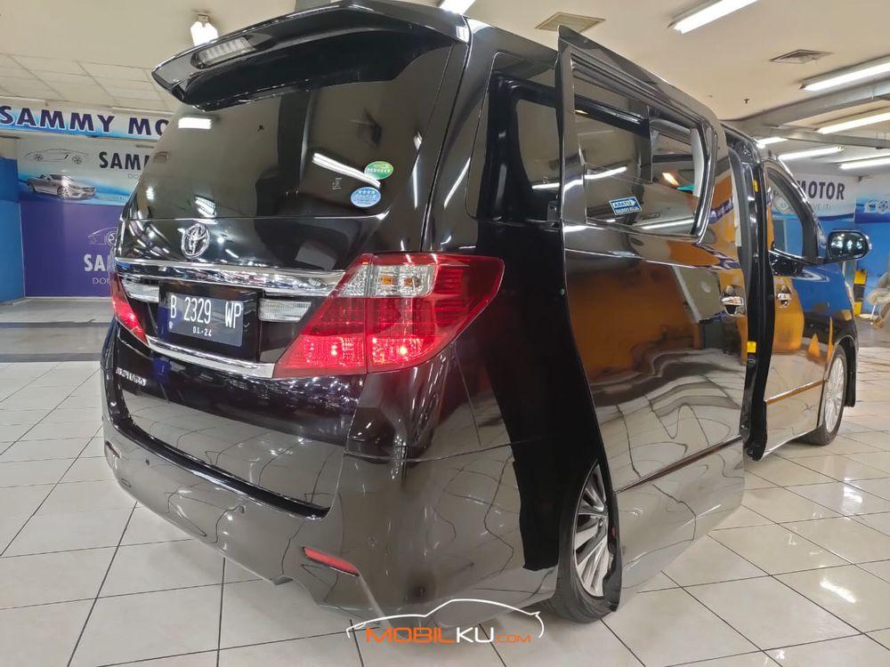 Mobil Toyota Alphard 2013